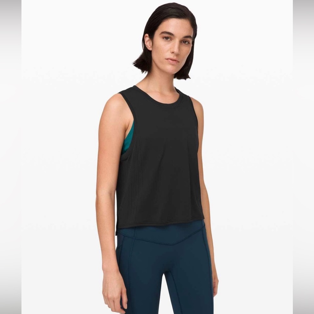 LULULEMON Train To Be Tank
Black

Material: Silverescent